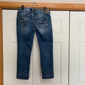 Silver Boyfriend Capri Mid Wash 25 inseam Capri Jeans